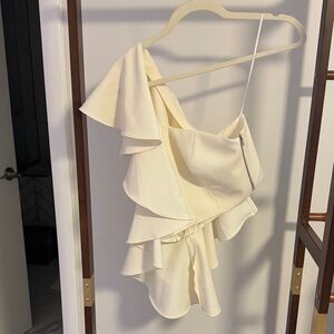 Elegant One Sleeve Asymetrical Ruffle Crop Top